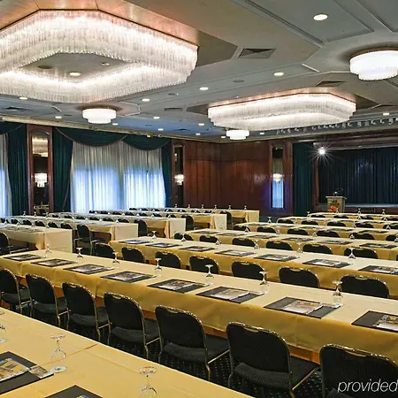 Готель Maritim Grand